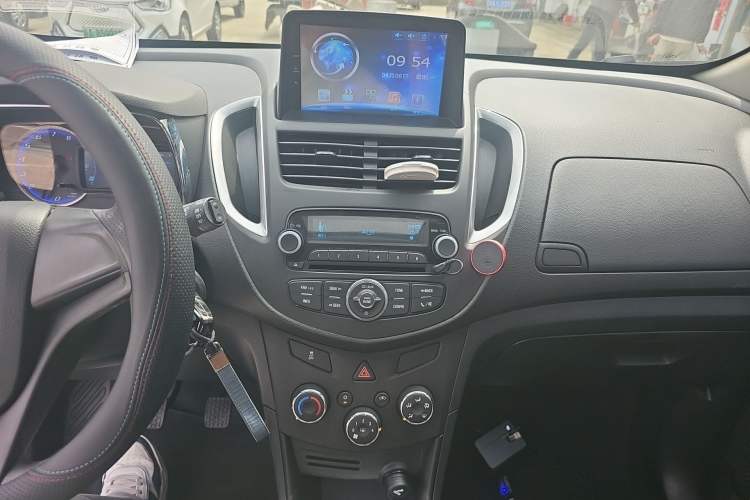 Used Chevrolet Trax 2016 1.4T Manual Two-Wheel Drive Comfort Version with Sunroof