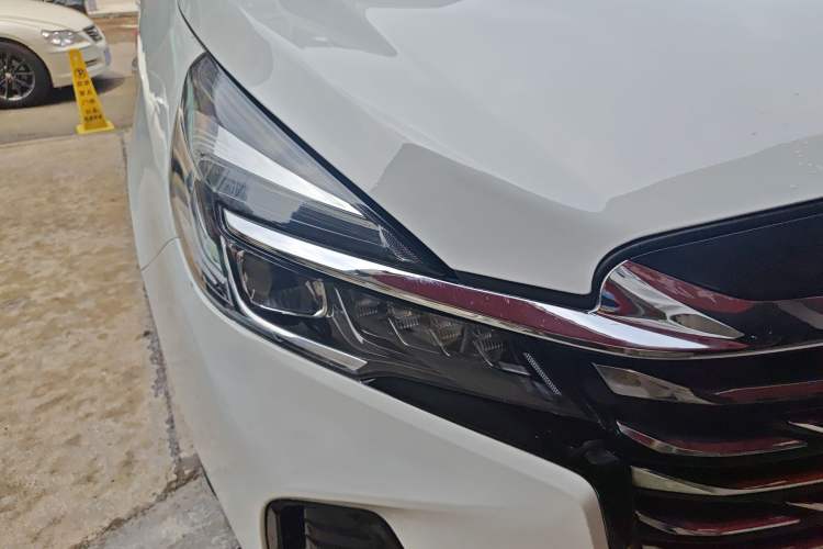 Used Buick GL8 2023 Land Executive Class Smart Enjoyment Model