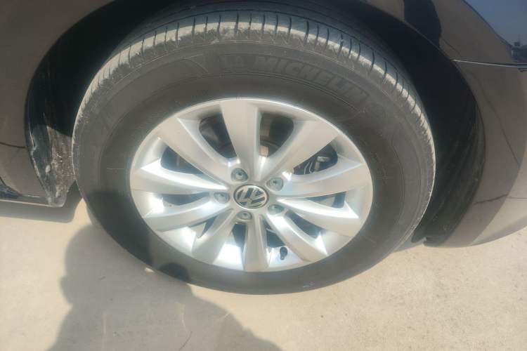 Used Volkswagen Passat 2015 1.8TSI DSG Prestige Edition Right Rear Wheel Hub