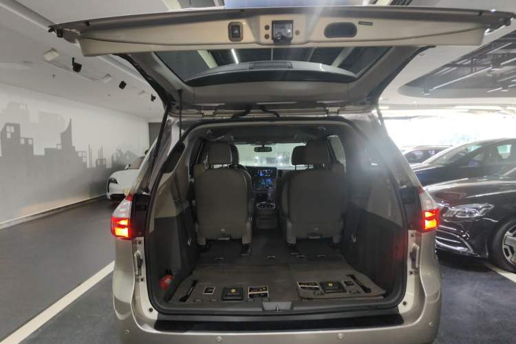 Used Toyota Sienna 2016 3.5L Two-Wheel Drive 7-Seater Parallel Import
