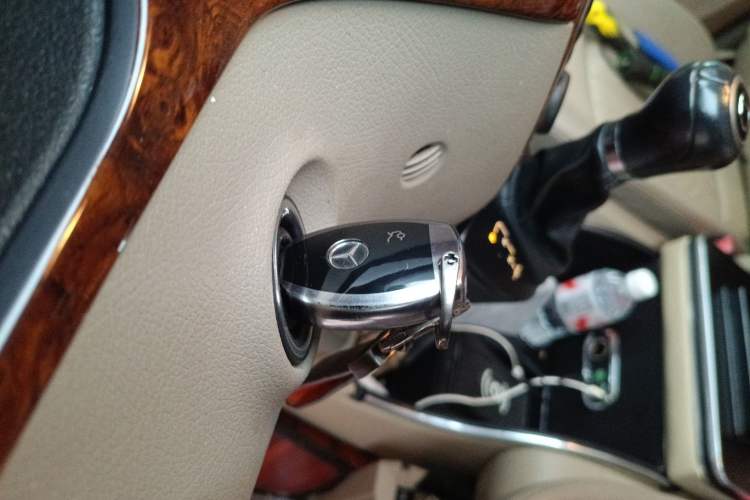 Used Mercedes-Benz Viano 2013 3.0L Navigator Edition