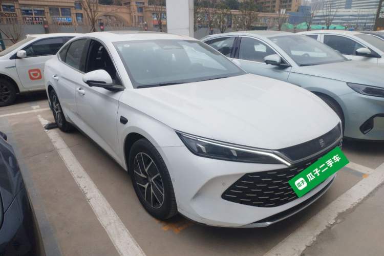 Used BYD Qin L 2025 DM-i Smart Drive 120KM Superior Model Front Right 45 Deg