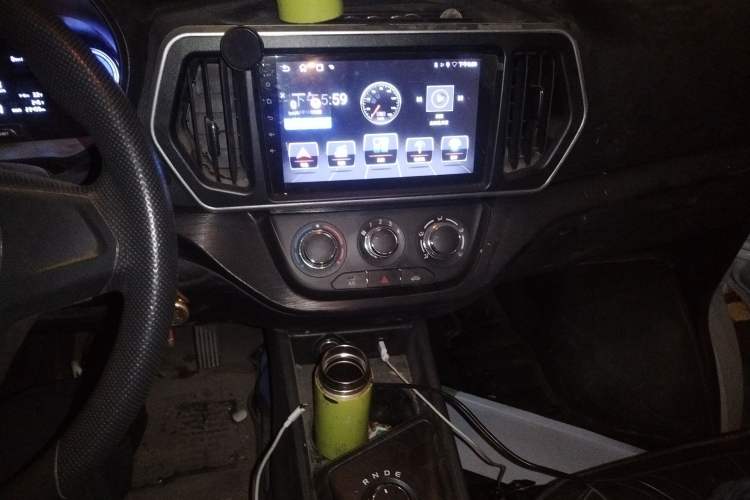 Used Chana Ruixing EM80 2025 Passenger Version Comfort Edition 6-Seater 300 km Dual-Swing Doors
