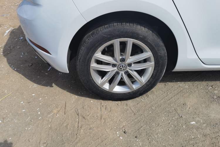 Used Volkswagen Golf 2019 280TSI DSG Comfort Version China VI Standard Right Rear Wheel Hub