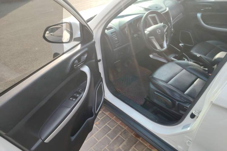 Used Changan CS35 2015 1.6L Manual Luxury Model China IV Standard
