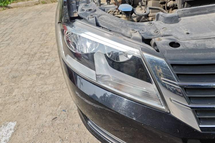 Used Volkswagen Lavida 2013 Revised Classic 1.6L Manual Fashion Edition Right Front Headlight