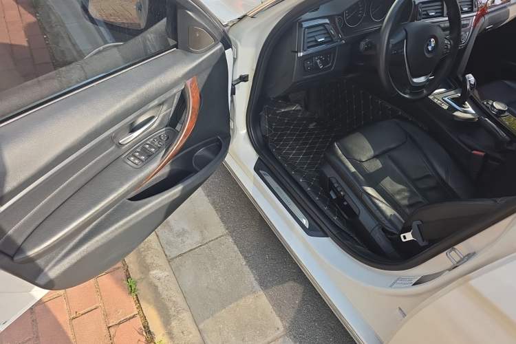 Used BMW 3 Series 2015 320Li Luxury Design Package
