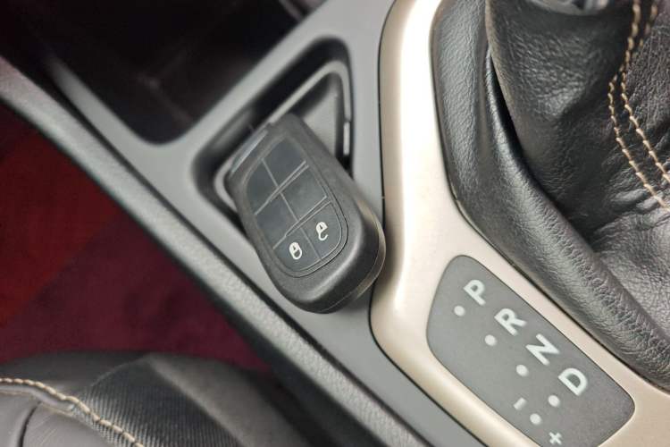 Used Jeep Cherokee 2016 2.4L Leading Smart Version
