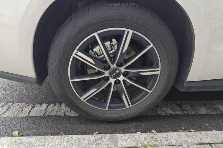 Used BYD Seal 06 New Energy 2024 DM-i 80KM Prestige Model Right Rear Wheel Hub