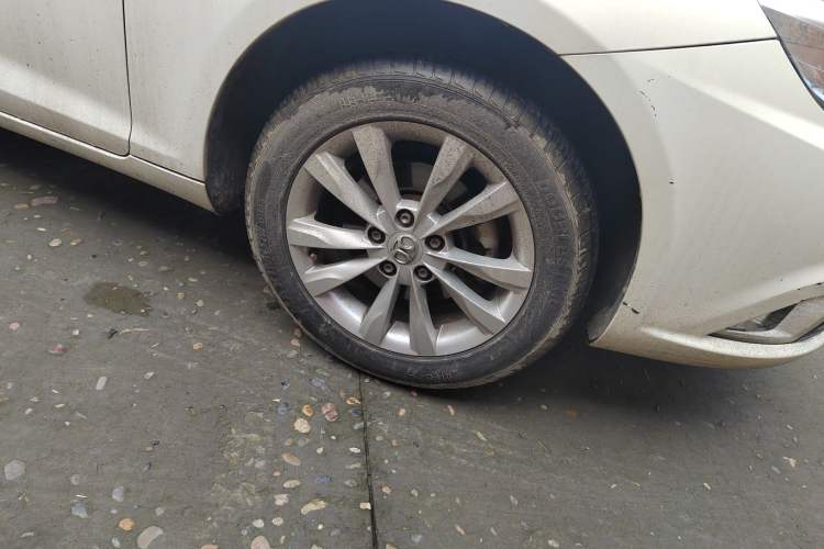 Used BAIC Senova D50 2015 1.5L Manual Comfort Value Navigation Edition Right Front Wheel Hub