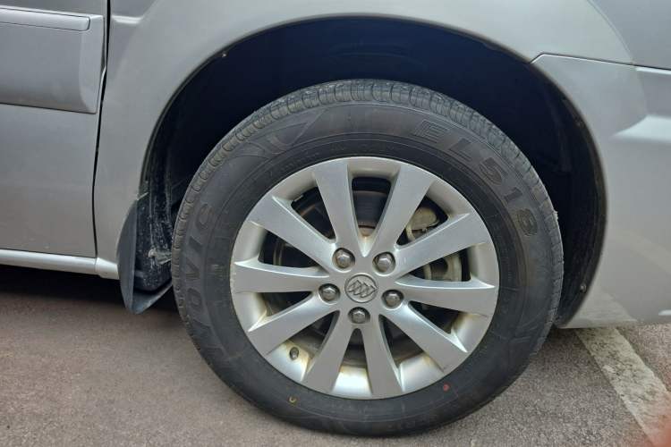 Used Buick GL8 2014 2.4L Executive Edition Right Front Wheel Hub