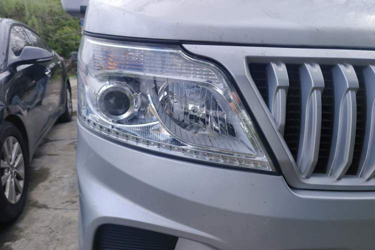 Used CHANGAN KAICHENG Ruixing M60 2023 1.5L GDI Elite-Class Passenger Vehicle 6/7 Seats Right Front Headlight