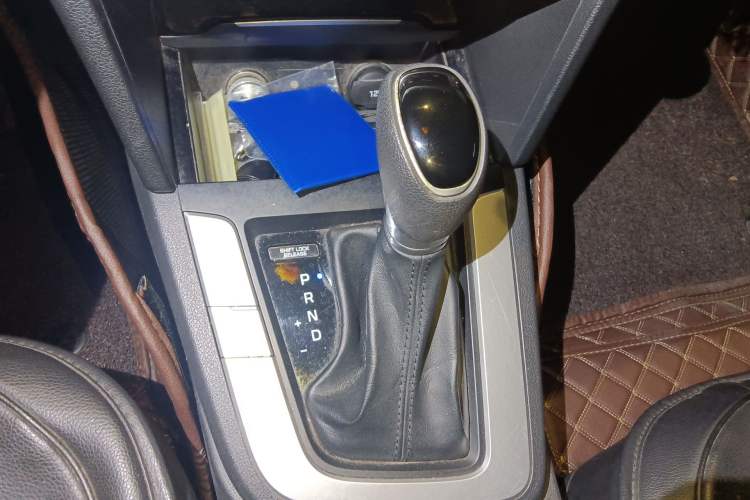 Used Hyundai Elantra (6th Generation / Lingdong) 2016 1.6L Automatic ZhiXuan – Elite Version Gear Lever