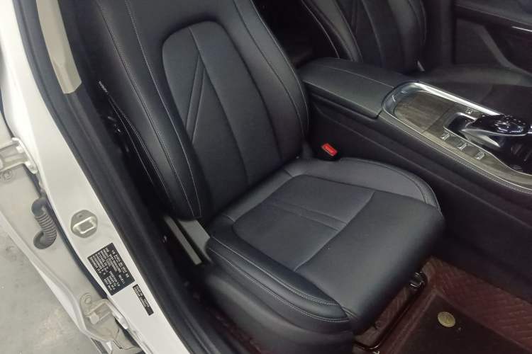 Used Landian E5 2023 1.5L DE-i 100KM Zhenxiang Edition 5-seater
