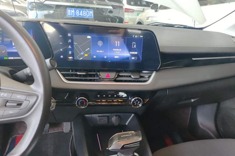 Used Chevrolet Monza 2024 1.5L Dual-Clutch Enjoyment Edition Audio And AC Panel