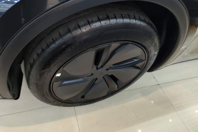Used Tesla Model Y 2025 Rear-Wheel-Drive Version
