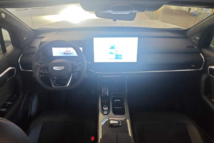 Used Geely Auto Haoyue L 2025 2.0T DCT Luxury Edition