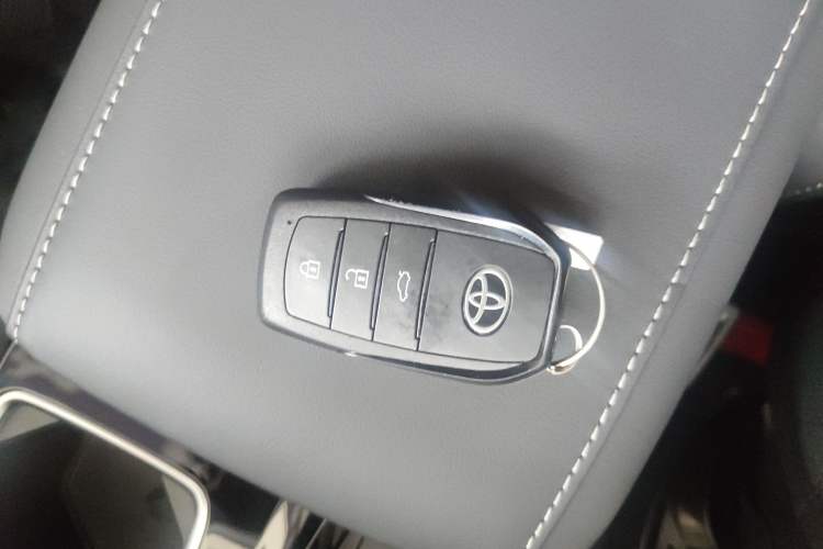 Used Toyota Camry 2024 Dual-Motor 2.0 HG Premium Edition
