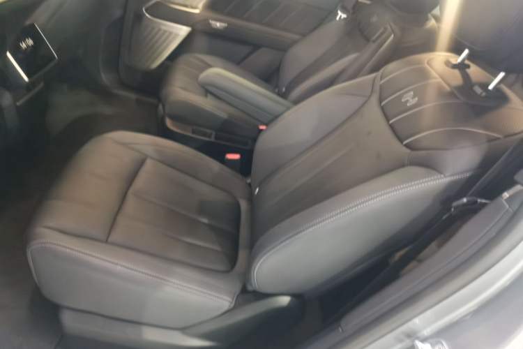 Used ONVO Luxeed L90 2025 Model—Ultra Six-Seater Version Left Rear Seat