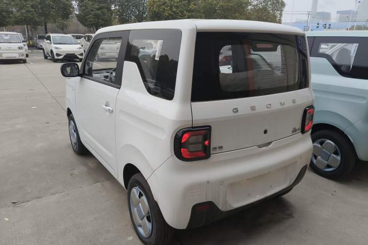 Used Geely Galaxy Panda 2024 Panda Mini 200km Endurance Bear
