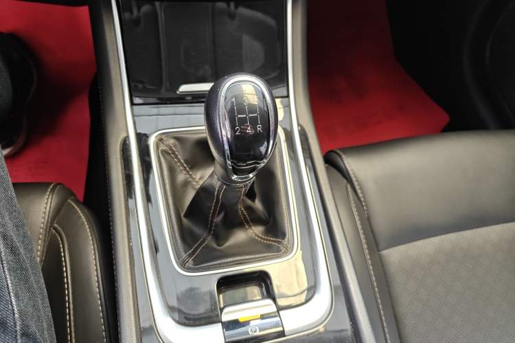 Used CHANGAN Eado 2019 High-Energy Edition 1.6L GDI Manual Pioneer Model China VI Standard