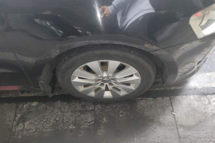 Used Volkswagen Lavida 2013 1.4TSI DSG Comfort Edition Right Front Wheel Hub