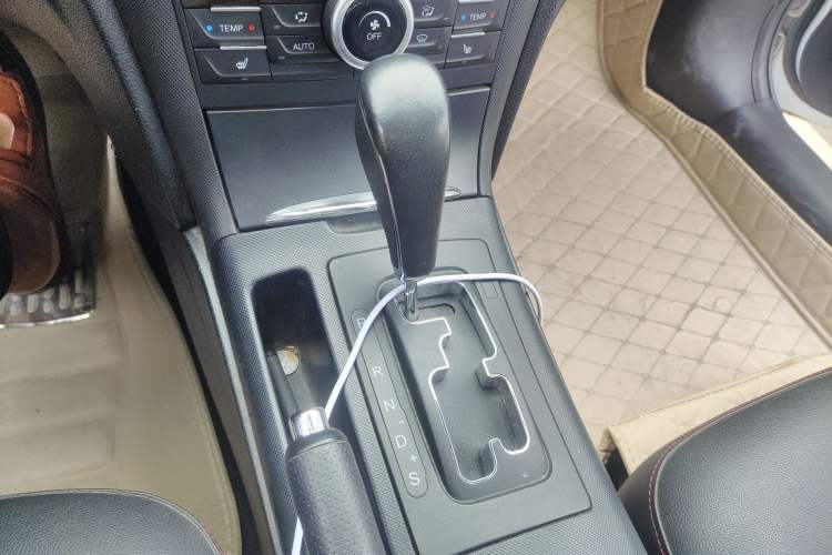 Used Bestune B70 2014 2.0L automatic luxury version Gear Lever