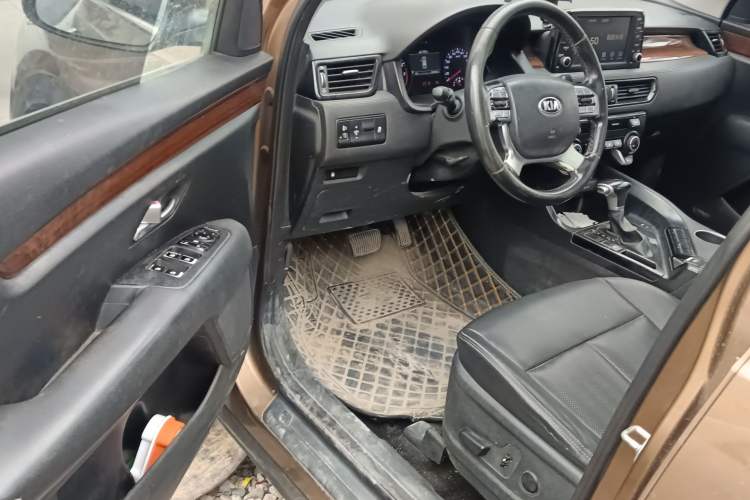 Used Kia KX7 2017 2.4L Automatic 2WD GLS 5-Seater
