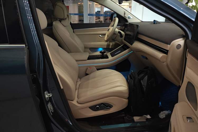 Used Hima AITO M7 2024 1.5T Intelligent Drive 4WD Ultra Version 5 Seats
