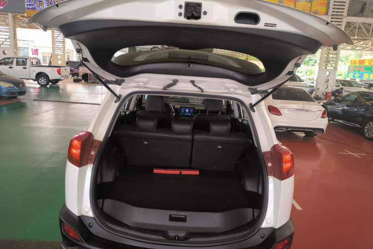 Used Toyota RAV4 2015 2.0L CVT Two-Wheel Drive Fashion Edition
