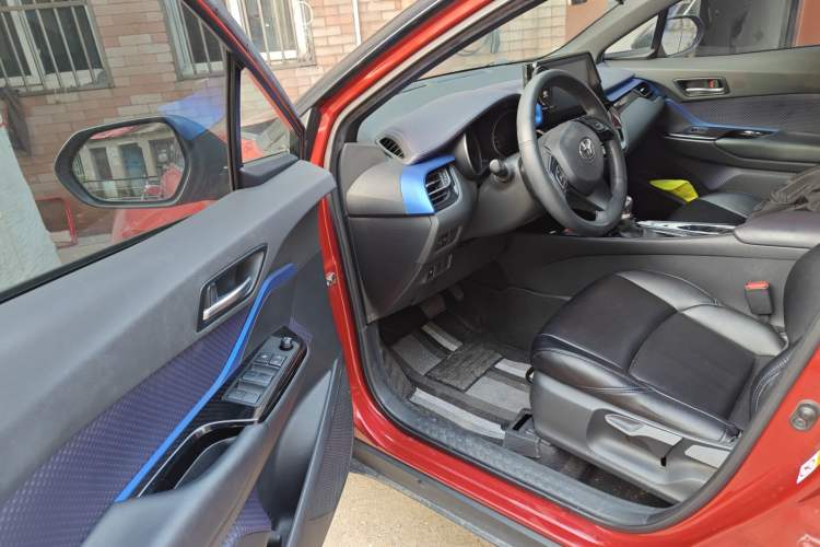 Used Toyota C-HR 2018 2.0L Leading with Sunroof China V Standard Driver Seat