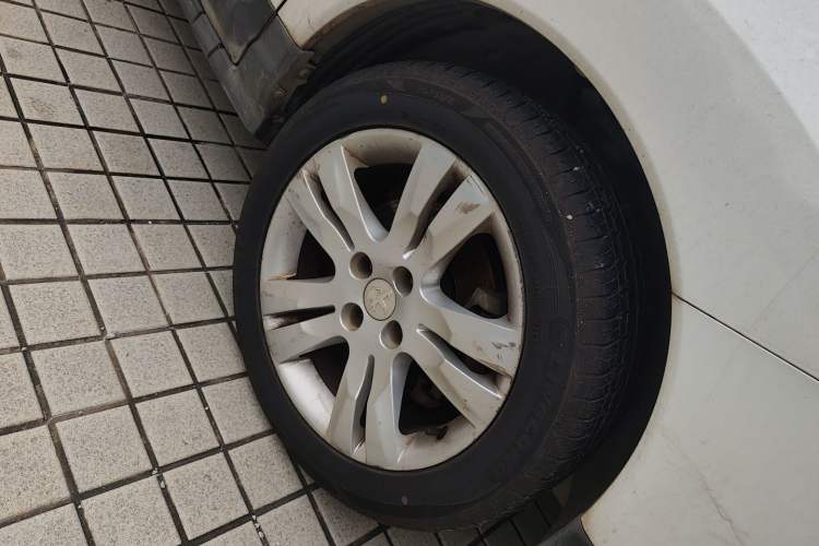 Used Peugeot 3008 2015 2.0L Automatic Trend Edition