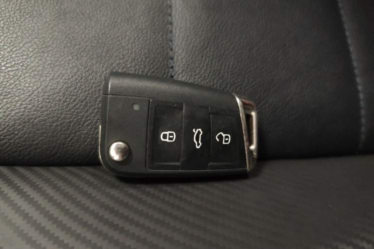 Used Volkswagen T-ROC 2021 280TSI DSG Two-Wheel Drive Comfort Connect Edition