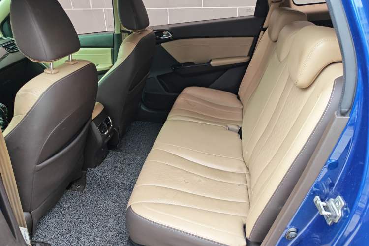 Used Baojun 310W 2017 1.5L Manual Fashion Model China V
