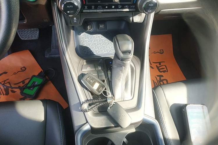 Used Toyota Wildlander 2020 2.0L CVT Two-Wheel Drive Tech Edition Gear Lever