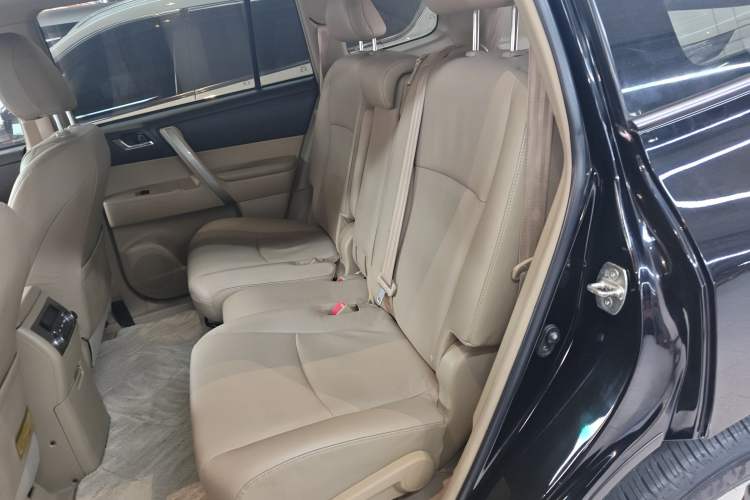 Used Toyota Highlander 2012 2.7L Two-Wheel Drive 7-Seater Luxury Edition
