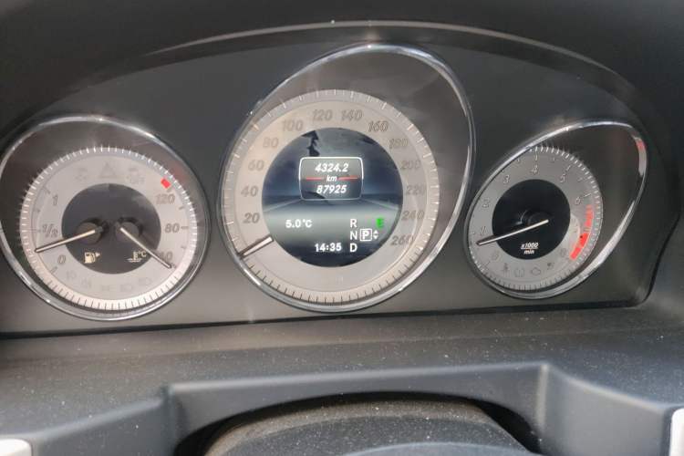 Used Mercedes-Benz GLK-Class 2013 GLK 300 4MATIC Dynamic Sunroof Model