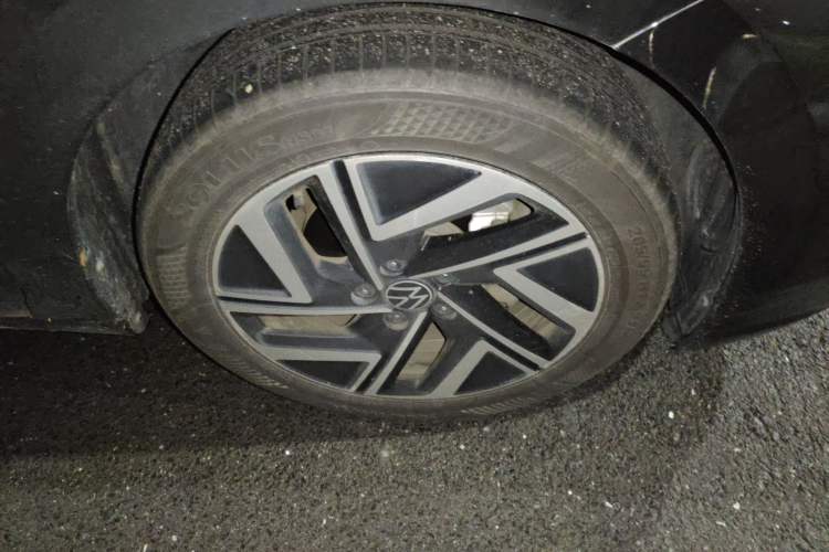 Used Volkswagen Sagitar 2023 300TSI DSG Excellence Edition Right Front Wheel Hub