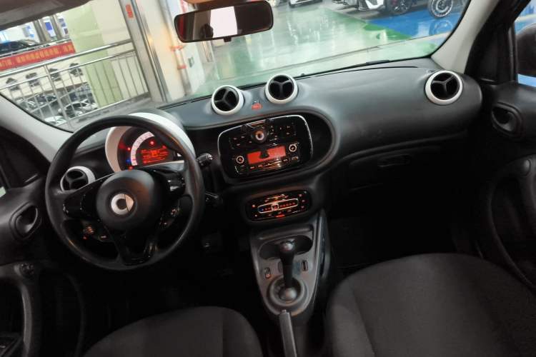 Used smart forfour 2018 1.0L 52 kW Dynamic Edition

