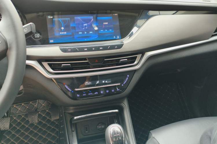 Used CHANGAN CS35PLUS 2022 1.6L Manual Luxury Edition Audio And AC Panel