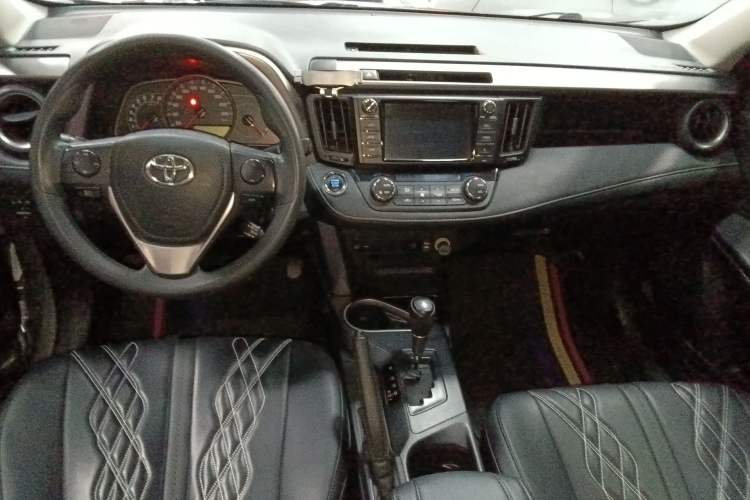 Used Toyota RAV4 2016 2.0L CVT Two-Wheel Drive Fashion Edition China V Standard Center Console