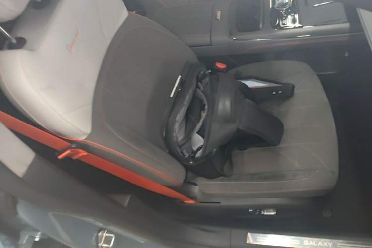 Used Geely Galaxy E8 2025 620 km All-Wheel Drive Starship LiDAR-Enabled Intelligent Driving Version
