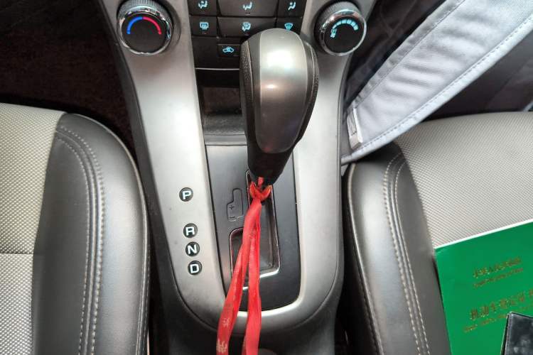 Used Chevrolet Cruze 2013 1.8L SE AT Gear Lever