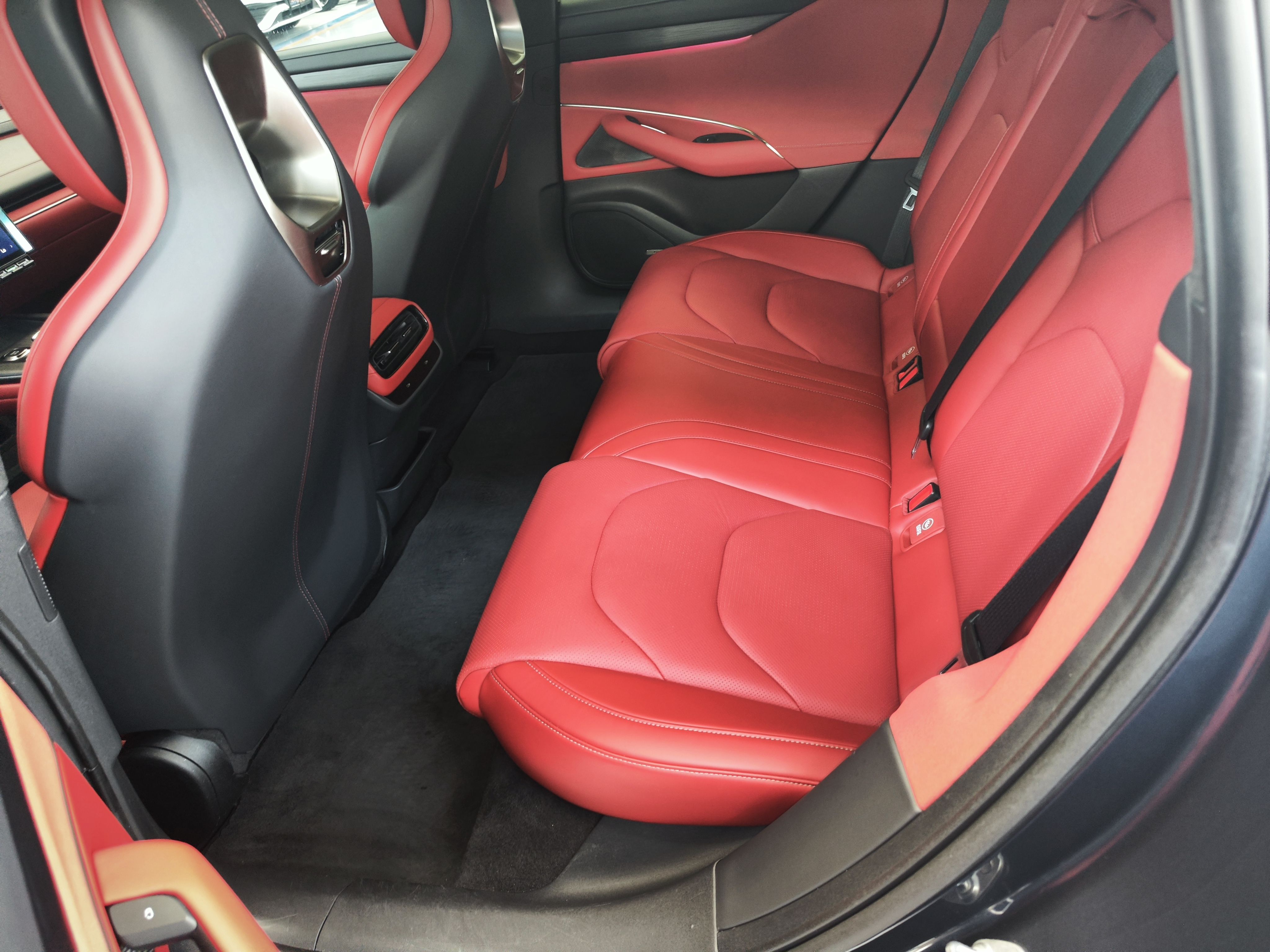 Xiaomi Auto SU7 2024 Four-Wheel Drive Ultra-Long Range Advanced Intelligent Driving Max Edition — снимка 20