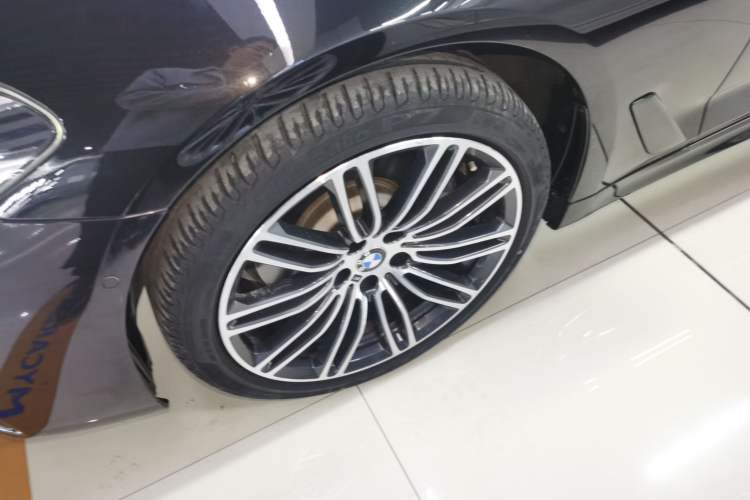 Used BMW 5 Series 2019 530Li Leading Model M Sport Package Left Front Wheel Hub