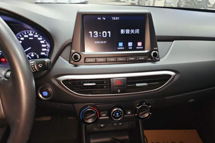 Used Hyundai Celesta 2017 1.6L Automatic Yueshin Edition DLX Audio And AC Panel