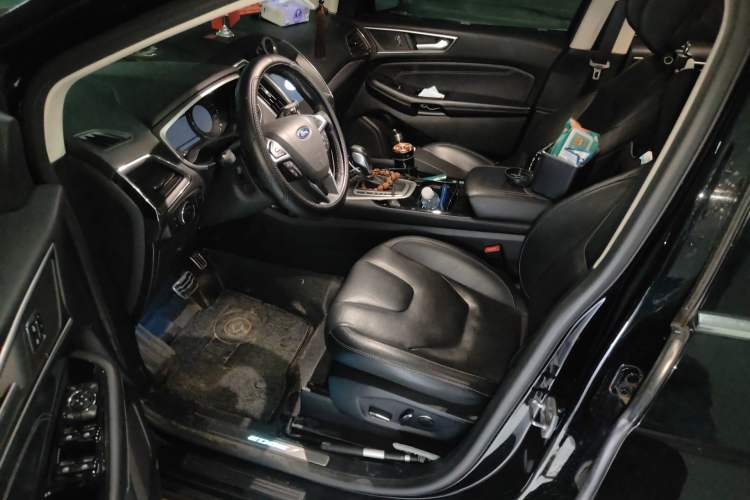 Used Ford Edge 2018 EcoBoost 245 Four-Wheel Drive Titanium 7-Seater Left Front Seat