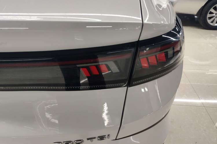 Used Volkswagen Lamando 2022 Lingdu L 280TSI DSG Spicy Edition Right Rear Taillight