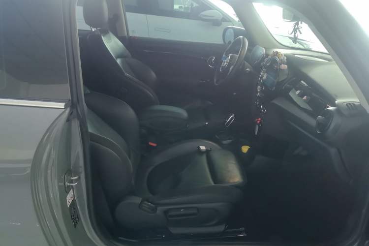 Used MINI 2022 1.5T COOPER Artist Right Front Seat