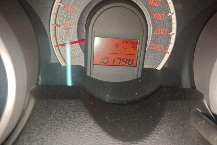 Used Honda Fit 2011 1.5L manual luxury version
